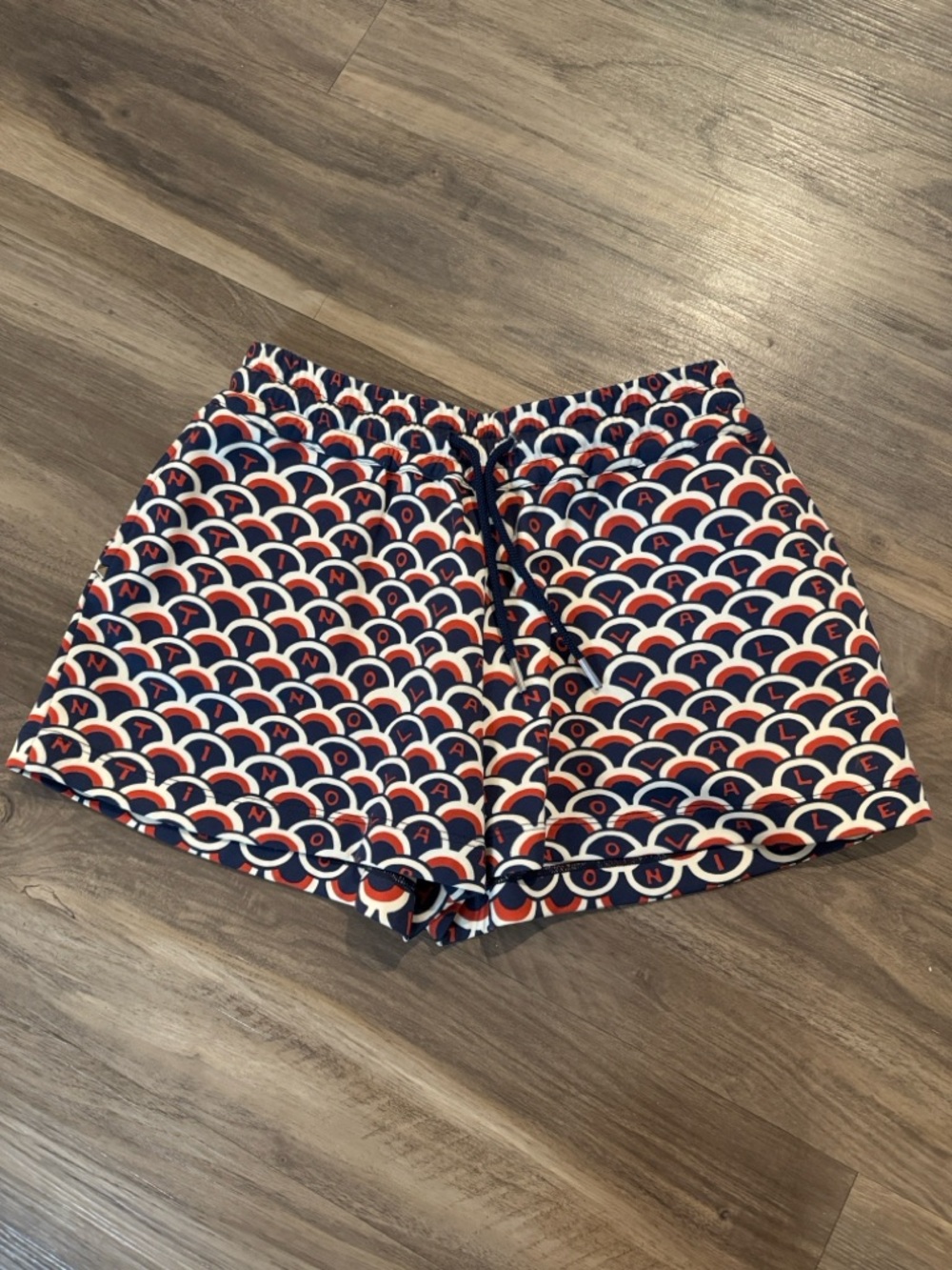 Valentino Navy, Red & White Scallop-Print Drawstring Shorts size M.